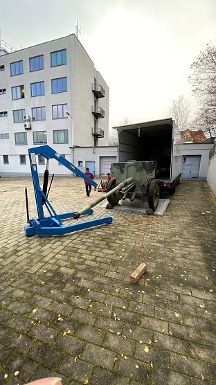 Bild beim Verladen (Foto: LPI Nordhausen)