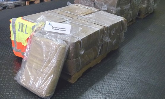 Beispielfoto des ZFA Frankfurt am Main: 900 Kilogramm Pre-Precursor in Pulverform (Foto: Zoll)