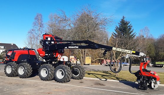 Nagelneu und voll digitalisiert: Achtr&auml;drige Baumerntemaschine (Harvester), die gemeinsam mit einer Holzr&uuml;ckemaschine (Forwarder, nicht abgebildet) ein hochmodernes Erntegespann der neuesten Maschinengeneration bei Th&uuml;ringenForst bildet (Foto: Stefan Peschel)