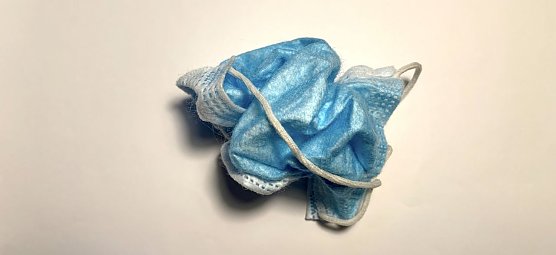 Symbol der Einschränkungsmaßnahmen: der Mund-Nasenschutz (Foto: oas) Symbol der Einschränkungsmaßnahmen: der Mund-Nasenschutz (Foto: oas)