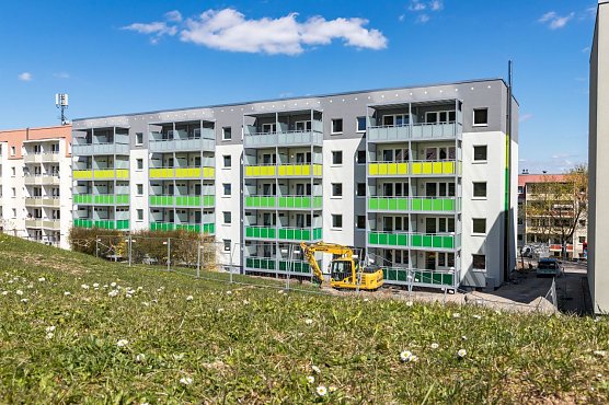 85 Prozent sind schon vermietet: Im frisch sanierten Wohngeb&auml;ude in der Thomas-M&uuml;ntzer-Stra&szlig;e nutzen die Bewohner nachhaltig vor Ort produzierten Mieterstrom. (Foto: Eichsfeldwerke GmbH)