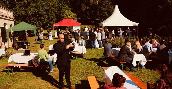 Podiumsdiskussion zur Bundestagswahl im Park Hohenrode (Foto: agl) Podiumsdiskussion zur Bundestagswahl im Park Hohenrode (Foto: agl)