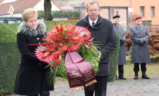 Kranzniederlegung in Heiligenstadt (Foto: Elke Sagorski.)