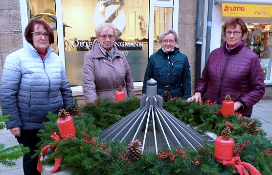 Worbiser Landfrauen schm&uuml;cken Brunnen (Foto: Leinefelde-Worbis)