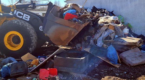 Illegal abgeladener Müll (Foto: Stadt Leinefelde-Worbis) Illegal abgeladener Müll (Foto: Stadt Leinefelde-Worbis)