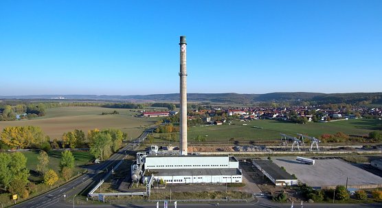 Noch steht er, der Schornstein des alten Heizkraftwerks (Foto: Stadt Leinefelde-Worbis)