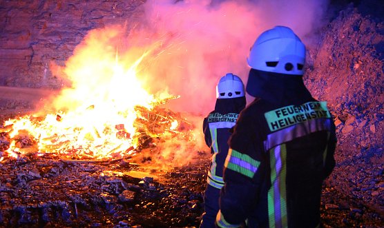 In einem Tagebau brannte Bauschutt (Foto: Feuerwehr Heiligenstadt) In einem Tagebau brannte Bauschutt (Foto: Feuerwehr Heiligenstadt)