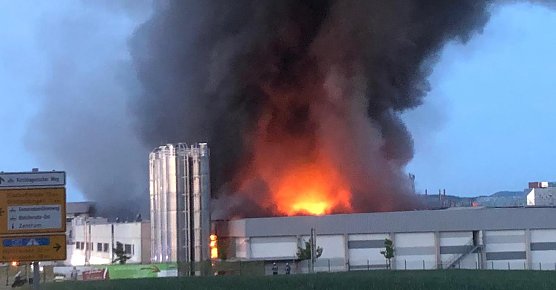 Vermutlich kann das neue Werk von den Einsatzkräften gerettet werden (Foto: S.Dietzel) Vermutlich kann das neue Werk von den Einsatzkräften gerettet werden (Foto: S.Dietzel)