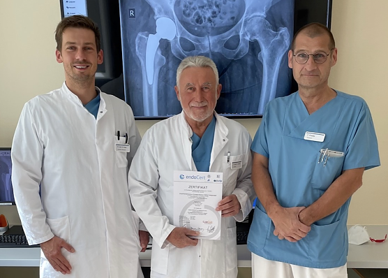 v.l.n.r. Dr. med. Daniel Hupe, Oberarzt Unfallchirurgie und Orthop&auml;dische Chirurgie, Dr. med. Dietmar Litzkow, Chefarzt Unfallchirurgie und Orthop&auml;dische Chirurgie, Thomas Friebe, Stationsarzt Unfallchirurgie und Orthop&auml;dische Chirurgie (Foto: Eichsfeld Klinikum)