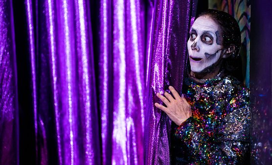 Heute Premiere in der Blasiikirche: JEDERMANN (Foto: TNLOS!) Heute Premiere in der Blasiikirche: JEDERMANN (Foto: TNLOS!)