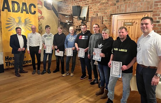 Mitgliedsurkunden für die neuen Mitglieder (Foto: Tino Grimm) Mitgliedsurkunden für die neuen Mitglieder (Foto: Tino Grimm)