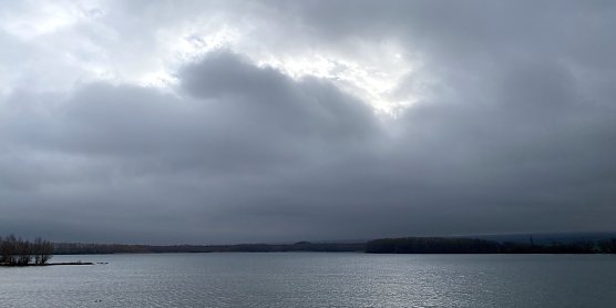 Viele Wolken und st&uuml;rmische Winde (Foto: oas)