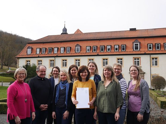 Acht mal Gl&uuml;ckw&uuml;nsche zur abgeschlossenen Ausbildung gab es am Klinikum (Foto: Eichsfeld Klinikum)
