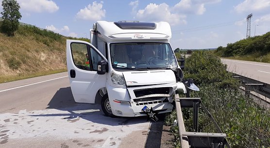 Unfall auf der Autobahn (Foto: Feuerwehr/Silvio Dietzel )