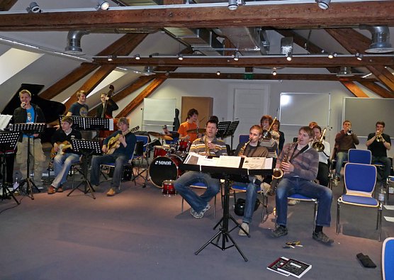 Landesjugendbigband probt (Foto: Karl-Heinz Herrmann) Landesjugendbigband probt (Foto: Karl-Heinz Herrmann)