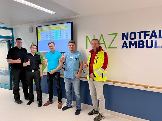 Dominik Dietrich, Sachbearbeiter Rettungsdienst LK Eichsfeld,  Thomas M&uuml;ller, Leiter Zentrale Leitstelle LK Eichsfeld,  Dr. med. Daniel Kahl, &Auml;rztlicher Leiter Rettungsdienst LK Eichsfeld,  Du�an Trifunović, Chefarzt der Notfallambulanzen Eichsfeld Klinikum,  J&ouml;rg Blankenburg, Leiter Rettungsdienst DRK Eichsfeld    (Foto: Eichsfeld Klinikum / Trifunovic)