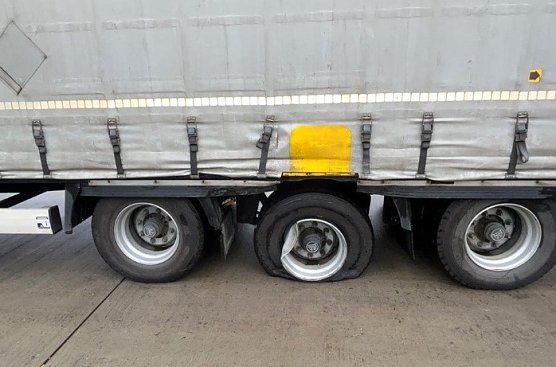 Besch&auml;digter LKW (Foto: Autobahnpolizei)