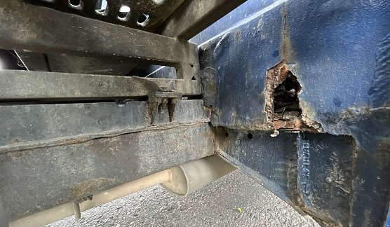 Einblick in die durchrostete Fahrerkabine (Foto: Autobahnpolizei)