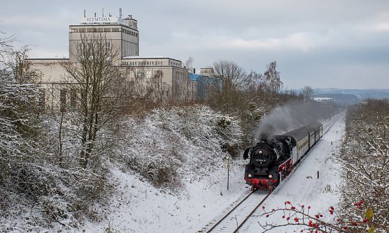 Dampfende Sonderfahrt im Schnee (Foto: Falk Hoffmann)