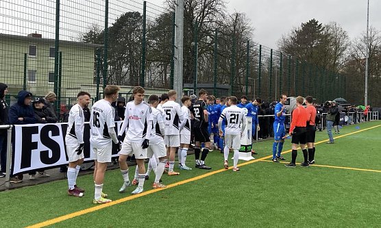 Ersatzgeschwächte Preußen-Elf stemmt sich gegen die Niederlage (Foto: FSV Preußen) Ersatzgeschwächte Preußen-Elf stemmt sich gegen die Niederlage (Foto: FSV Preußen)