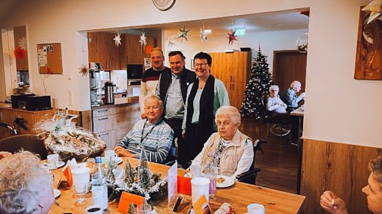 Landr&auml;tin Marion Frant im Rosenpark (Foto: Pressestelle Landratsamt)