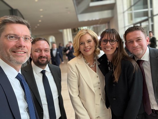 Th&uuml;ringer Bundestagsabgeordnete der CDU mit Julia Kl&ouml;ckner (Mitte) (Foto: CDU)