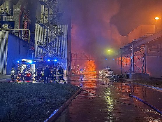 Brand eines LKW heute Nacht (Foto: Feuerwehr Deuna)