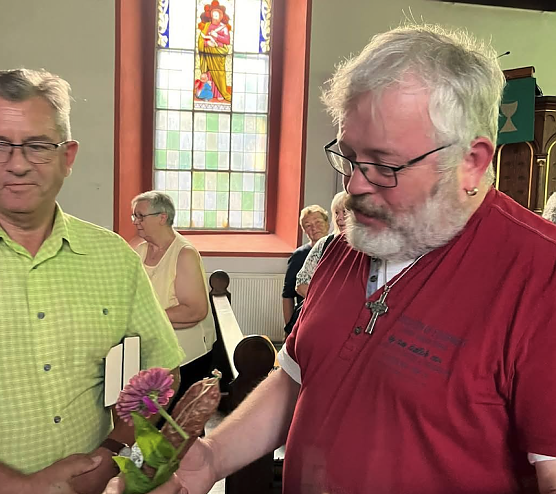 Überraschung für Pfarrer Peter Michael Schmudde (Foto: Evangelischer Kirchenkreis Südharz) Überraschung für Pfarrer Peter Michael Schmudde (Foto: Evangelischer Kirchenkreis Südharz)