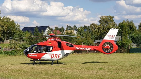 Das Foto zeigt den heutigen Einsatz eines Rettungsteams der Luftrettung in B&uuml;ttstedt, einer der f&uuml;nf Gemeinden der VG Westerwald-Obereichsfeld. (Foto: Joachim Retzek)