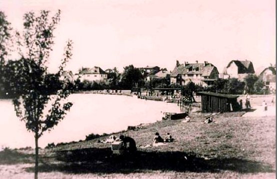 Der M&auml;rtensteich: Eine ehemalige Badeanstalt (Foto: R.Wei&szlig;bach)