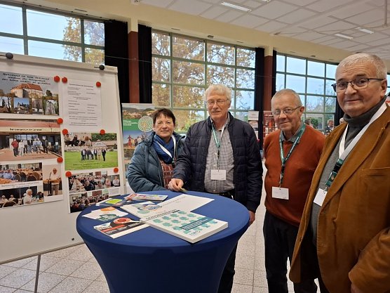 Stand der Seniorenvertreter beim Eichsfelder Engagement-Tag:  Frau Nolte, die Seniorenbeauftragten Thomas Nolte, Stefan Pferner, G&uuml;nther Fiedler (v.r.n.l.) (Foto: Ren&eacute; Wei&szlig;bach)