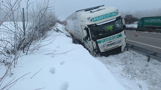 Im Stra&szlig;engraben gelandet.  (Foto: Silvio Dietzel)