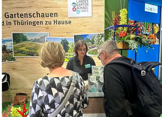 Gespr&auml;che am Stand der Landesgartenschau.  (Foto: Ren&eacute; Wei&szlig;bach)