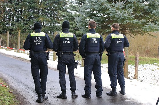 Ein umfangreicher Polizeieinsatz läuft in Heiligenstadt. (Foto: Silvio Dietzel) Ein umfangreicher Polizeieinsatz läuft in Heiligenstadt. (Foto: Silvio Dietzel)