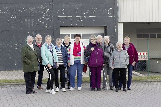 Ehemalige Mitarbeiterinnen der legend&auml;ren Leinefelder Baumwollspinnerei trafen sich jetzt noch einmal, um gemeinsam in Erinnerungen zu schwelgen.  (Foto: Ren&eacute; Wei&szlig;bach)