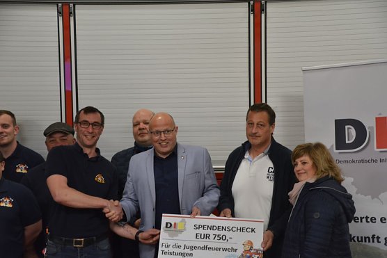 Spenden&uuml;bergabe in Teistungen (Foto: Hannes Wahsner)