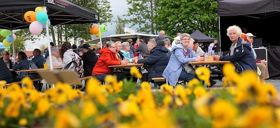 Viele G&auml;ste waren zur Dankesch&ouml;n-Veranstaltung auf das Gel&auml;nde der Landesgartenschau in Leinefelde gekommen.  (Foto: Ren&eacute; Wei&szlig;bach)