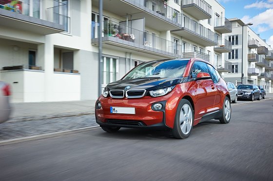 Bild: Im neuen ADAC EcoTest &uuml;bernimmt der BMW i3 die &ouml;kologische F&uuml;hrung.