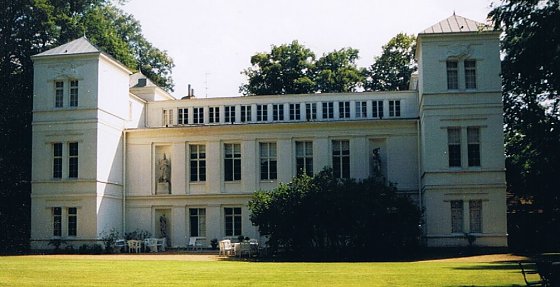 Bild: Schloss in Tegel von der Hofseite her