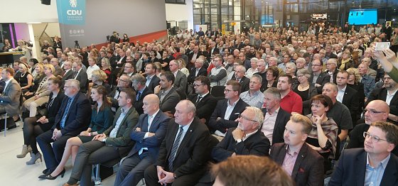 Bild: Gespannte Zuh&ouml;rerschaft