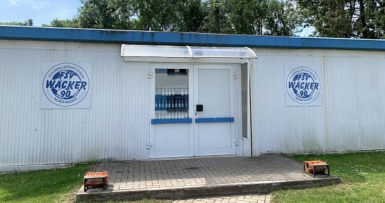 Bild: Ob hier im Herbst Oberligafu&szlig;baller ein und aus gehen h&auml;ngt nun auch vom Erfurter Anwalt Dr. Dithmar ab