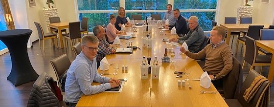 Bild: Von links: Andr&eacute; Materlik, Dr. Dirk Vetter, Claudia Rheinl&auml;nder, Carina-Schmidt-Pf&ouml;rtner, Thomas Seeber, Niels Neu, Hans-Joachim Junker und Marcel K&uuml;bler.