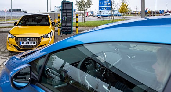Bild: Lades&auml;ule blockiert