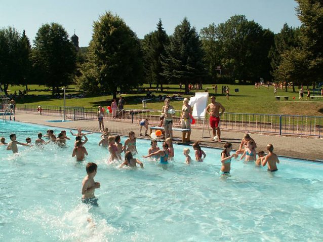 Bild: Schwimmbad Gro&szlig;furra