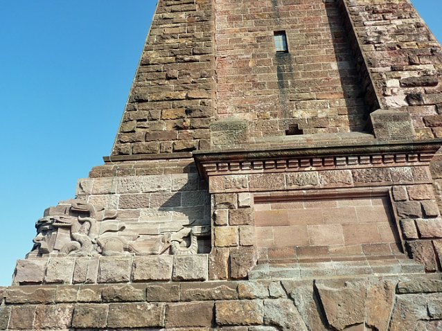Bild: Reinigungskur f&uuml;r Kyffh&auml;userdenkmal