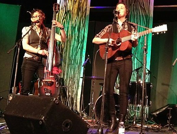 Bild: Sarah MacDougall im Konzert