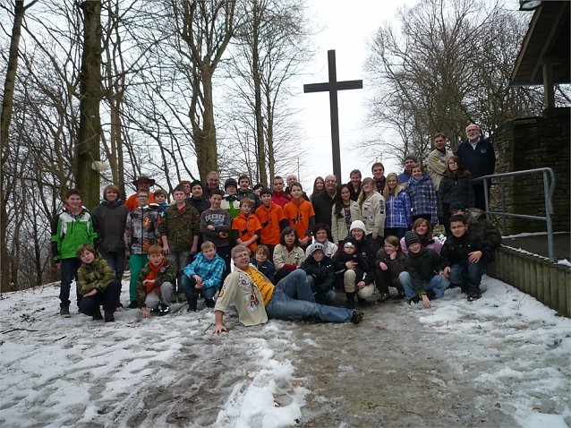 Bild: Gruppenfoto mit den Franziskanern