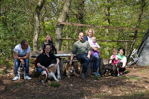 Bild: Mitglieder des Nordh&auml;user Bulldoggenclubs 