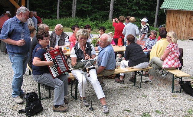 Bild: Gewandert und musiziert