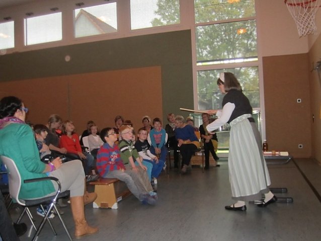 Bild: Ingrid Annel in der Tabaluga-Schule